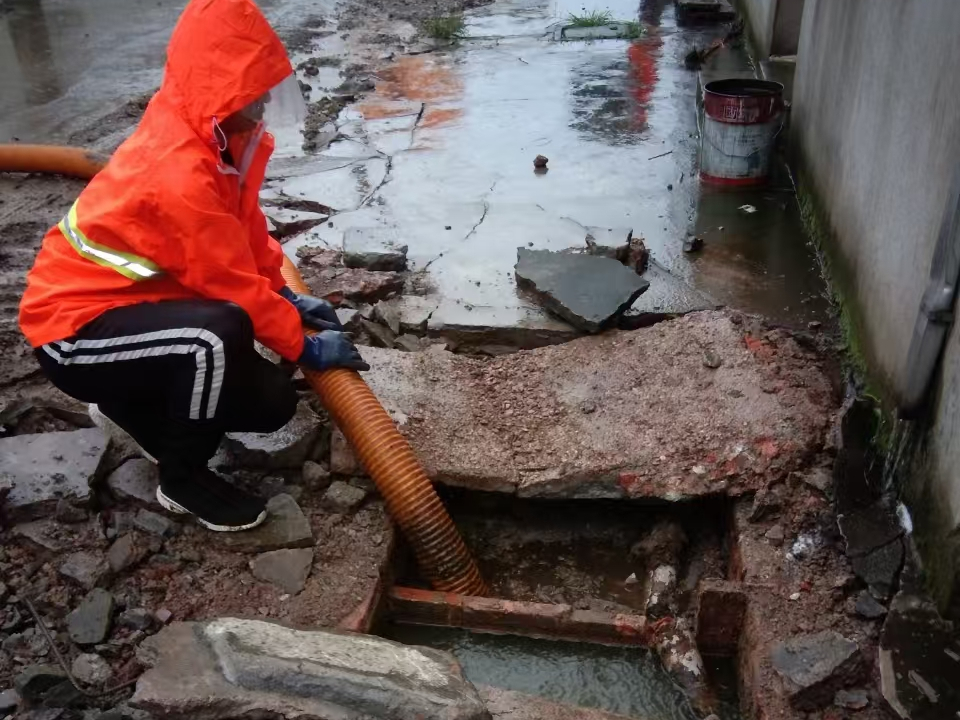 莘县专业清理污水池 炜誉市政以规范流程守护城市 “肠道”